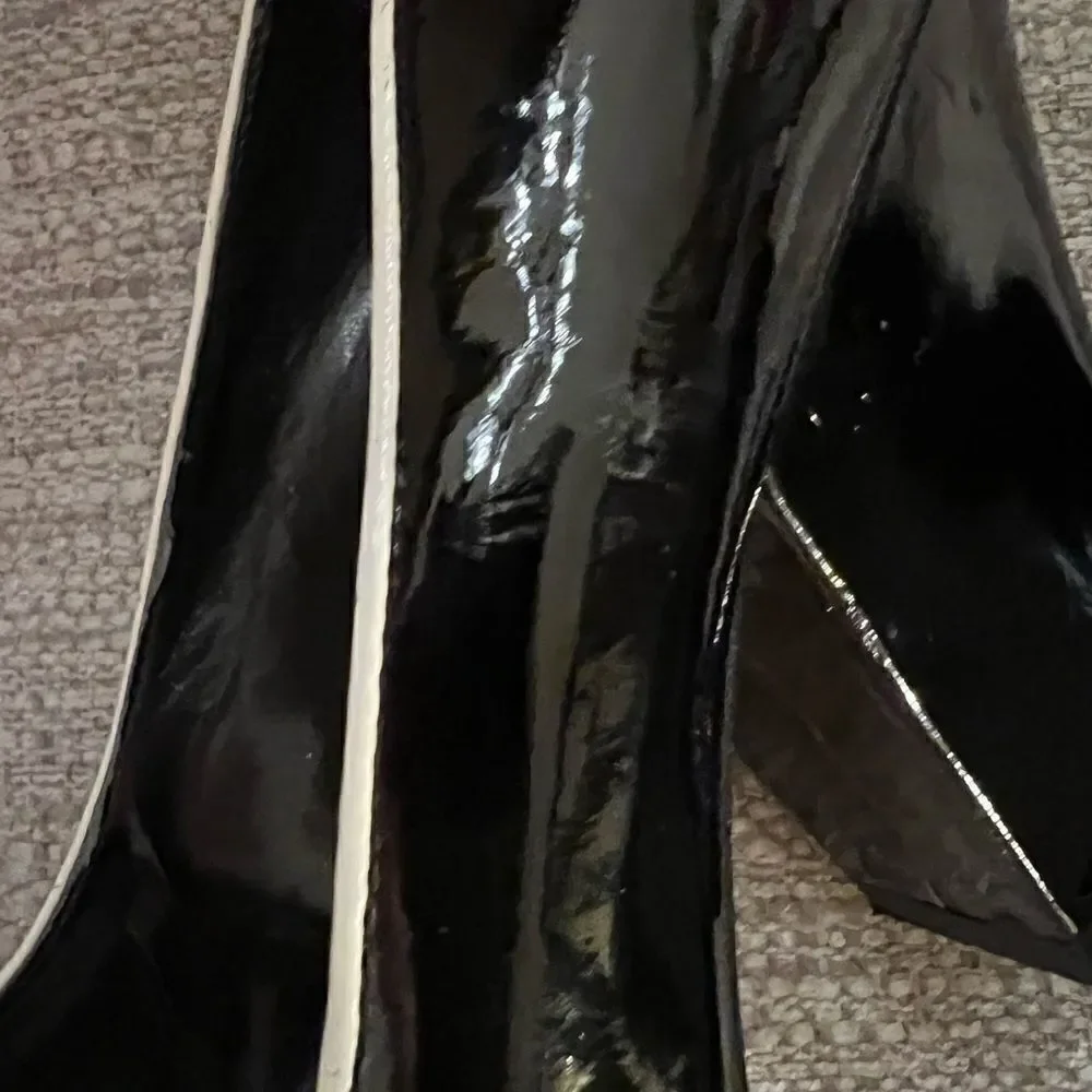Etienne Aigner gorgeous Gabriel size 9 patent leather black & cream wedge pumps